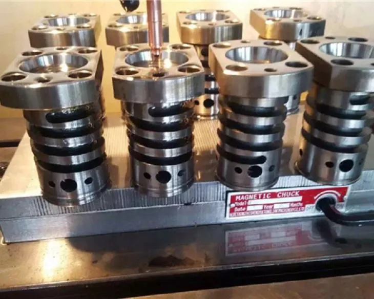 Stampo preforma per bottiglie in PET con canale caldo